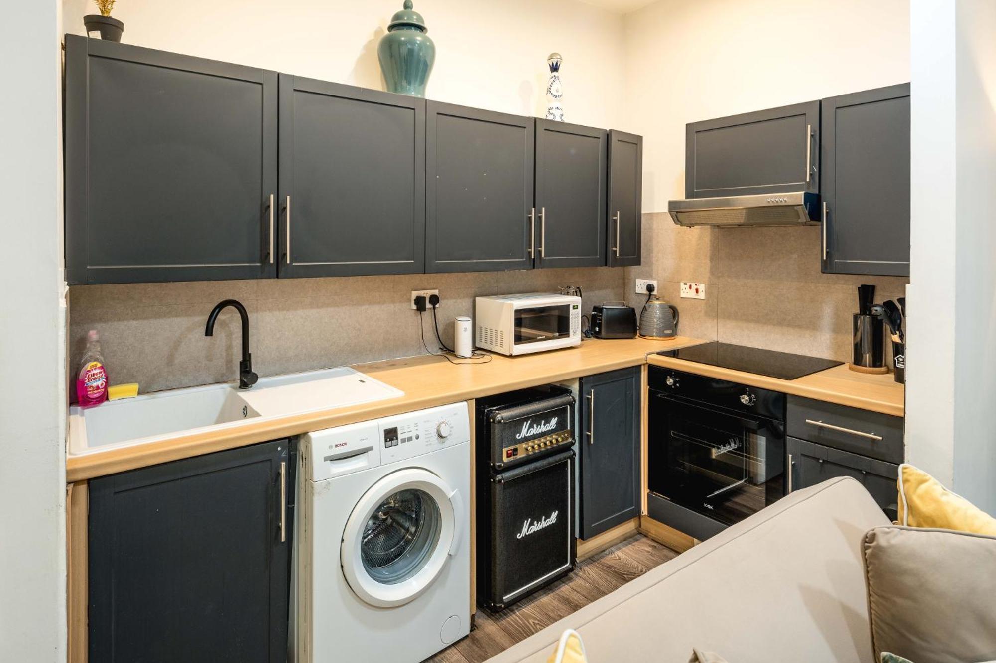 Flat Near By Kensington Olympia Exhibition-2 Bedroom Apartment